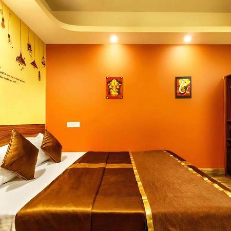 The Silverline Hotel Kolkata Bagian luar foto