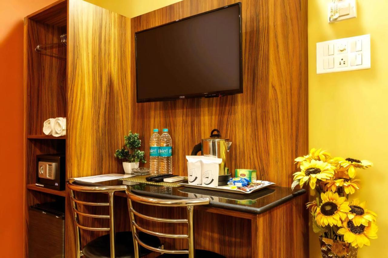 The Silverline Hotel Kolkata Bagian luar foto