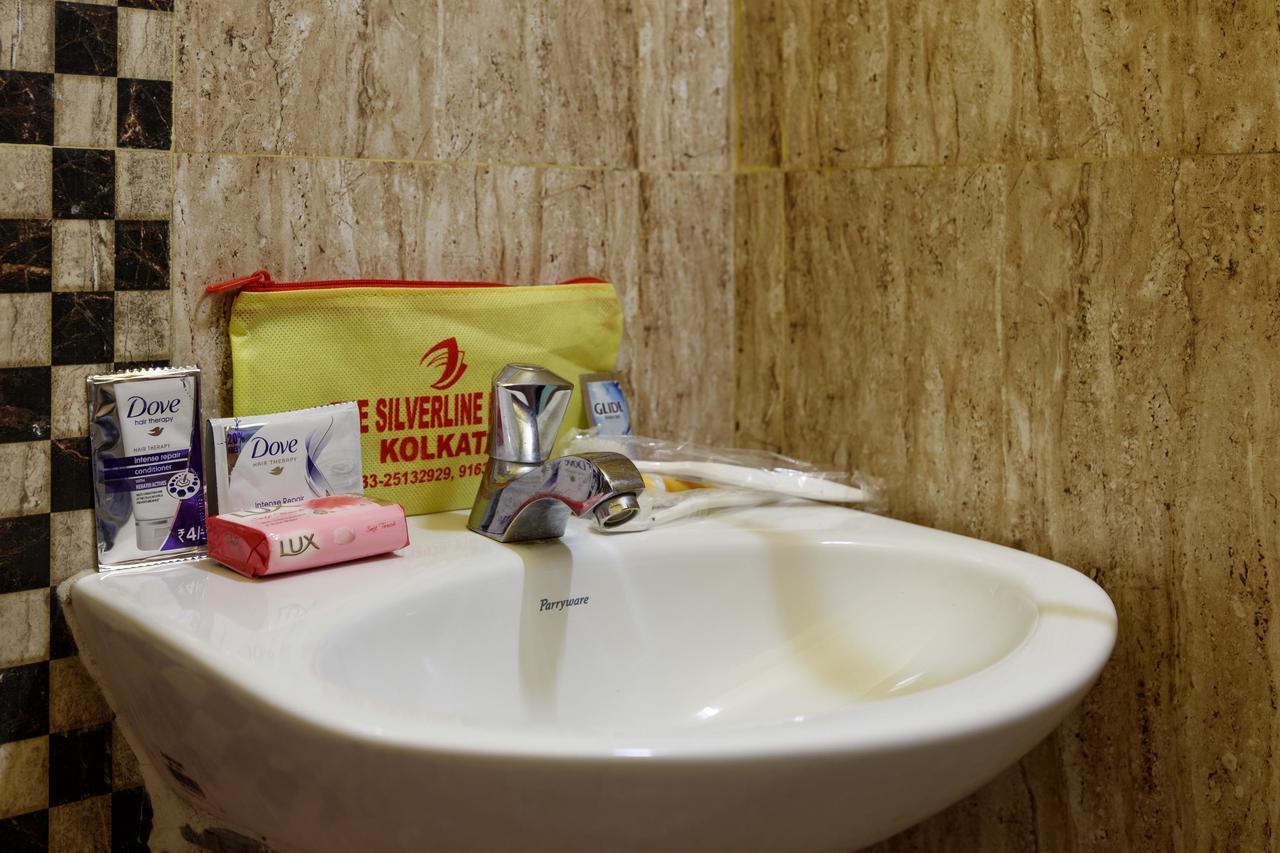 The Silverline Hotel Kolkata Bagian luar foto